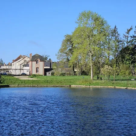 Les Dependances Du Chateau De Holiday home
