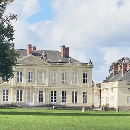 Les Dependances Du Chateau De *