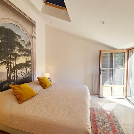 Les Du Chateau De Nyaraló Craon