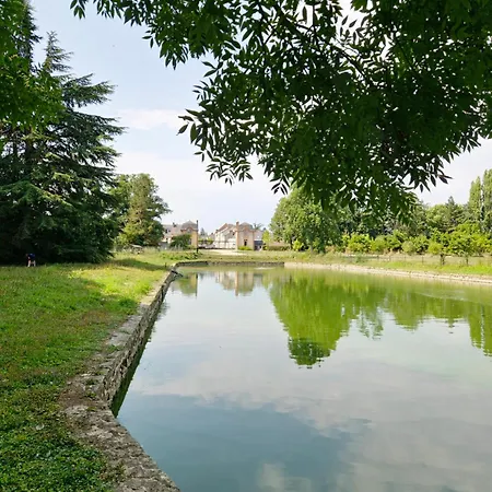 Les Du Chateau De Nyaraló *