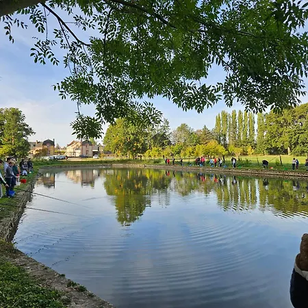 Les Du Chateau De Nyaraló *