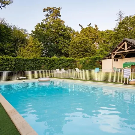 Les Dependances Du Chateau De Holiday home Craon (Mayenne)