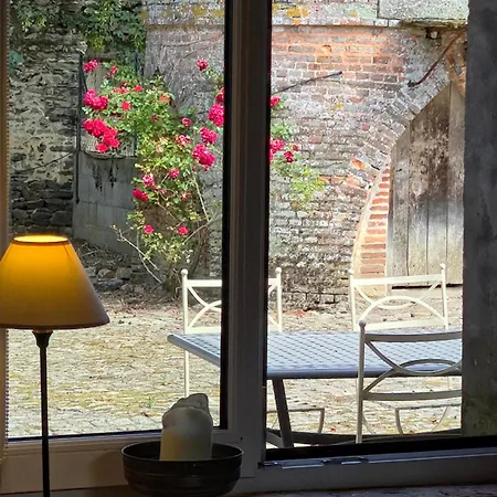 Les Dependances Du Chateau De Holiday home