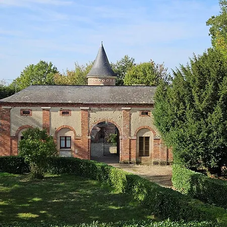 Les Dependances Du Chateau De *