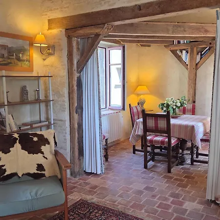Holiday home Les Dependances Du Chateau De Craon (Mayenne)