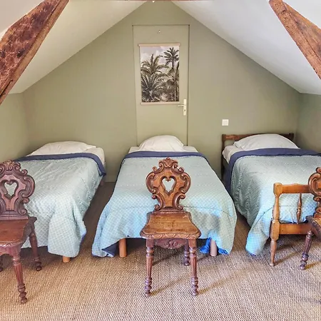 Les Dependances Du Chateau De Holiday home Craon (Mayenne)
